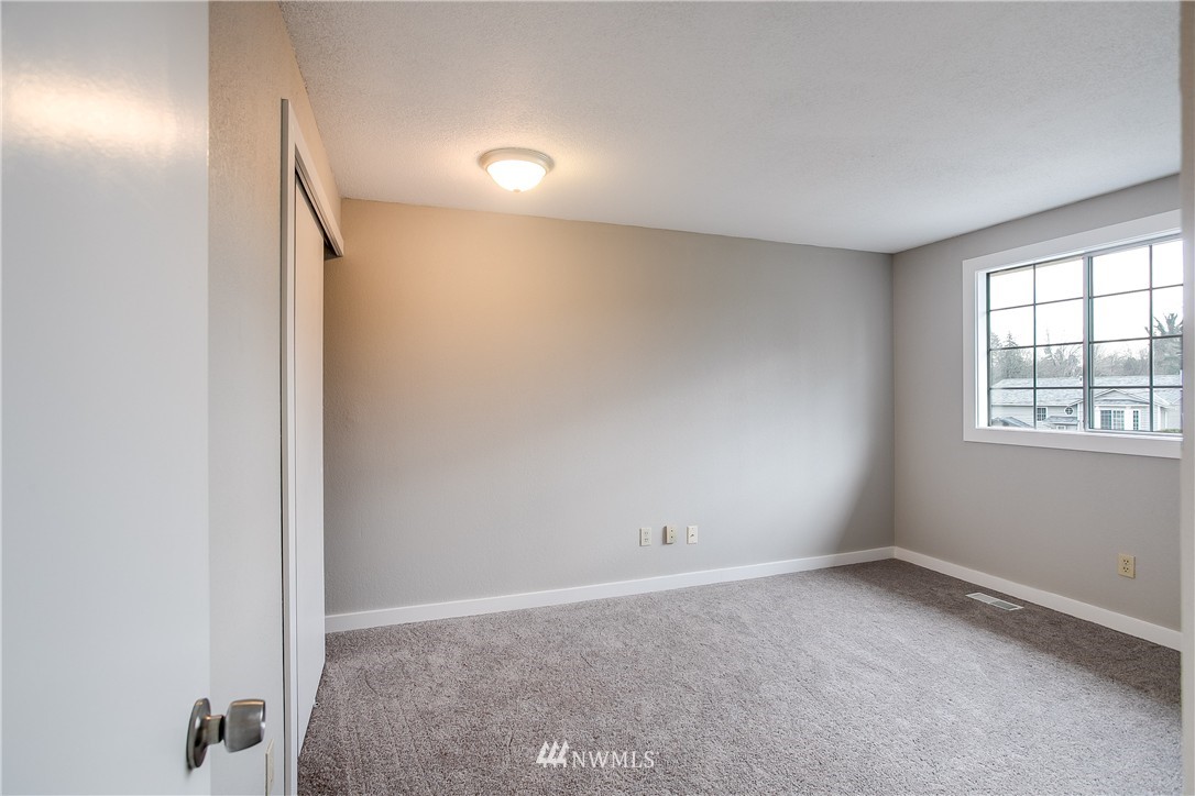 6700 South 112th Place Seattle, WA 98178 - Photo 13 of 17 Gallery Image 13