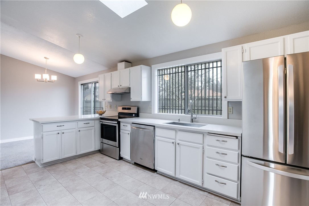 6700 South 112th Place Seattle, WA 98178 - Photo 3 of 17 Gallery Image 3