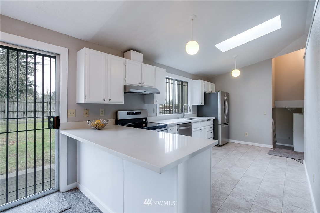 6700 South 112th Place Seattle, WA 98178 - Photo 4 of 17 Gallery Image 4