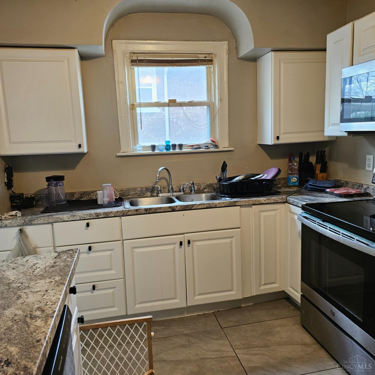 1162 Groesbeck Road Cincinnati, OH 45224 - Photo 7 of 10