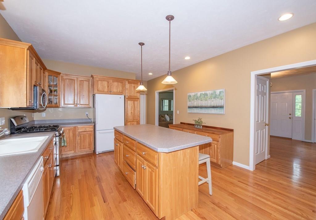 15 Jamie Road Dunstable, MA 01827 - Photo 9 of 32 Gallery Image 9