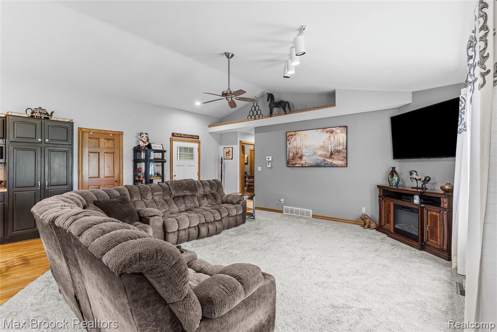 2566 North 5 Mile Road Midland, MI 48642 - Photo 11 of 60