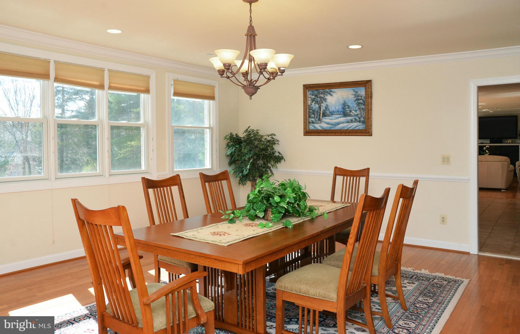 9208 Bells Mill Road Potomac, MD 20854 - Photo 14 of 30 Community