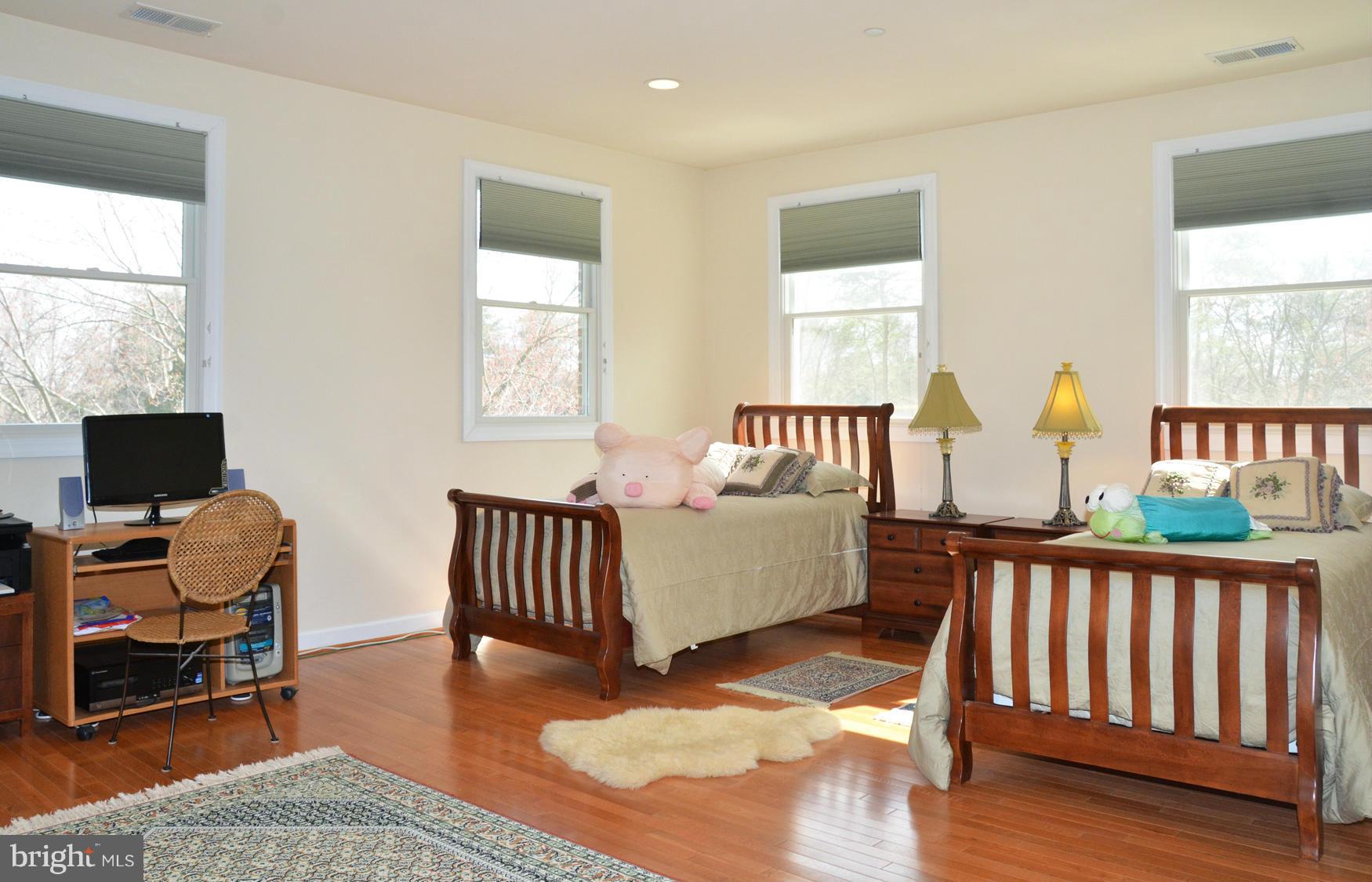 9208 Bells Mill Road Potomac, MD 20854 - Photo 22 of 30 Bedroom
