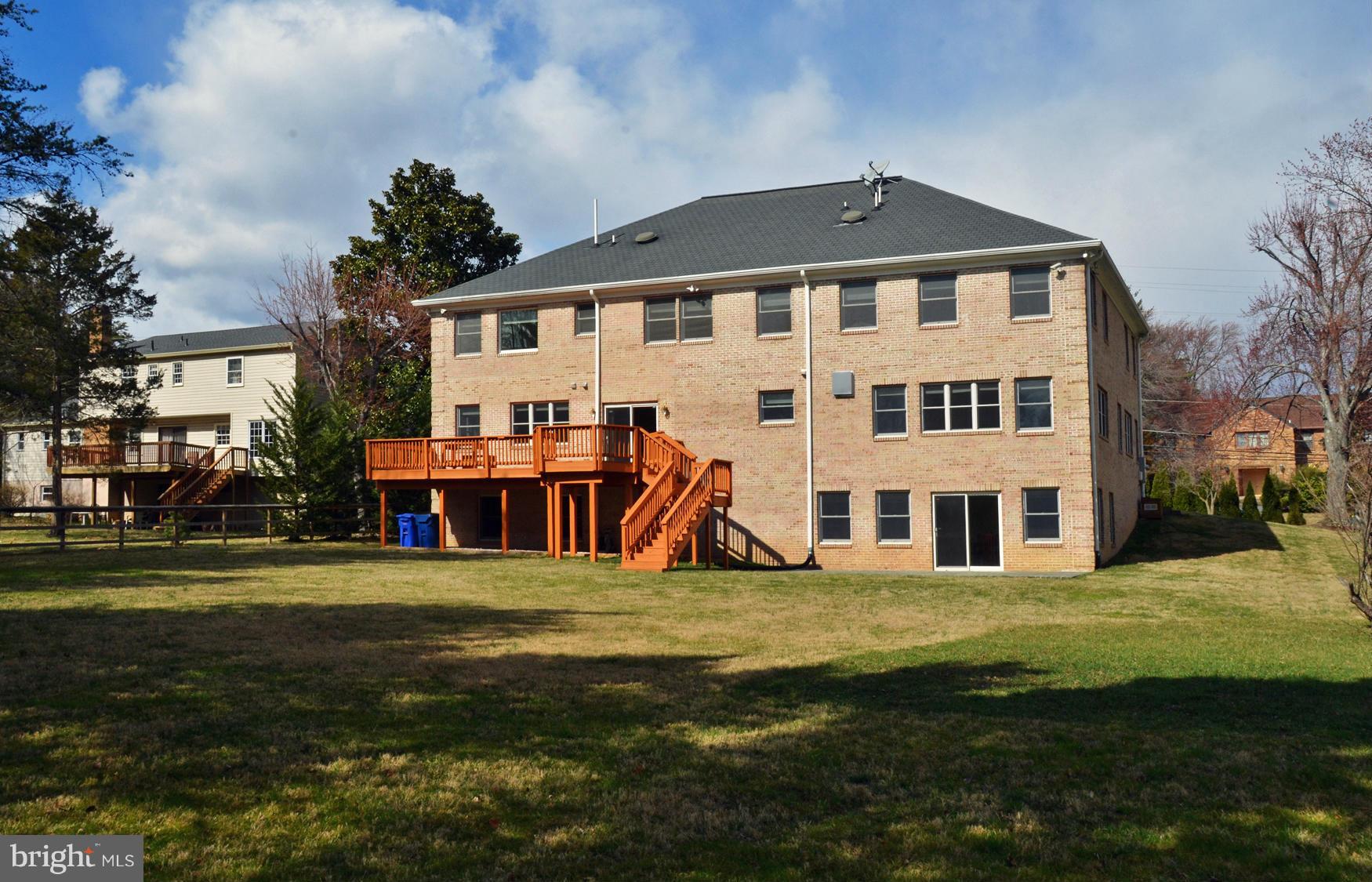 9208 Bells Mill Road Potomac, MD 20854 - Photo 27 of 30 Exterior (Rear)