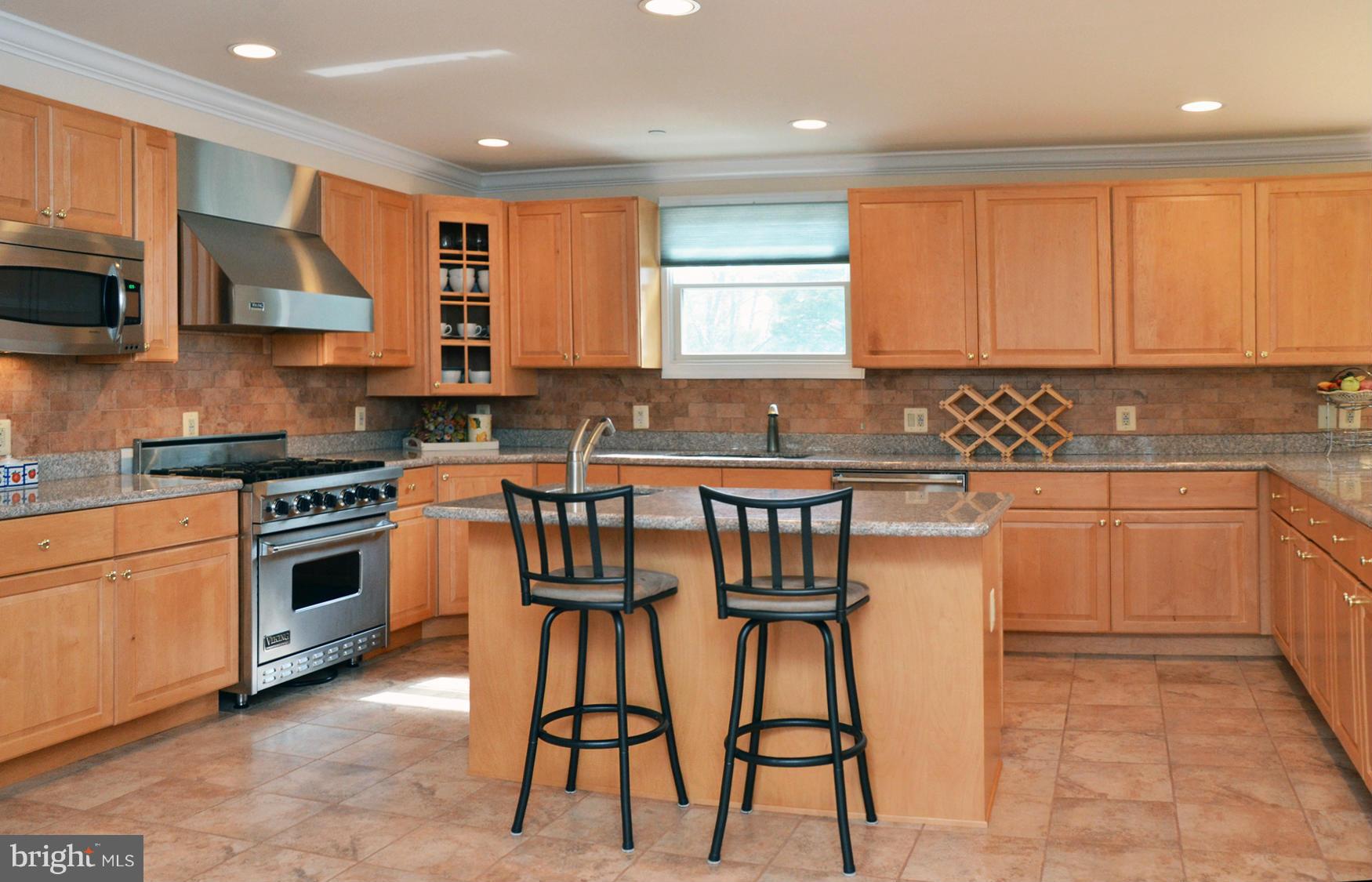 9208 Bells Mill Road Potomac, MD 20854 - Photo 9 of 30 Kitchen