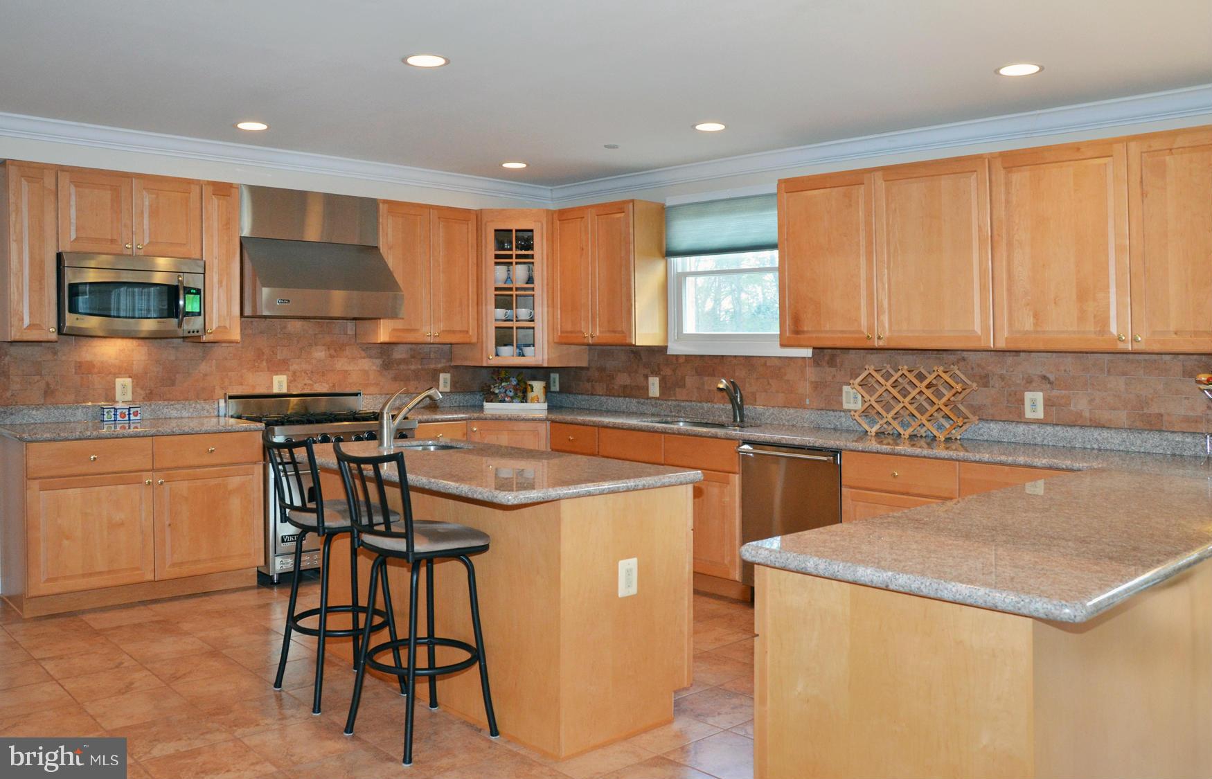 9208 Bells Mill Road Potomac, MD 20854 - Photo 10 of 30 Kitchen