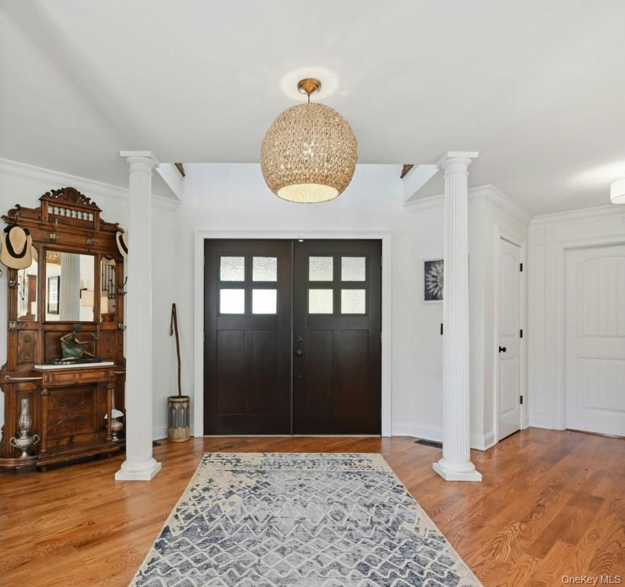 25 Lighthouse Road Southold, NY 11971 - Photo 4 of 50 Entry