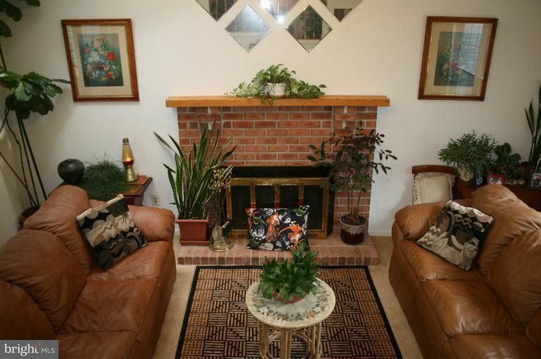 3116 Memory Lane Silver Spring, MD 20904 - Photo 1 of 27 Living Room