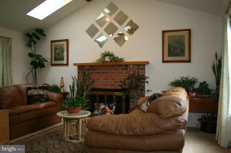 3116 Memory Lane Silver Spring, MD 20904 - Photo 13 of 27 Living Room