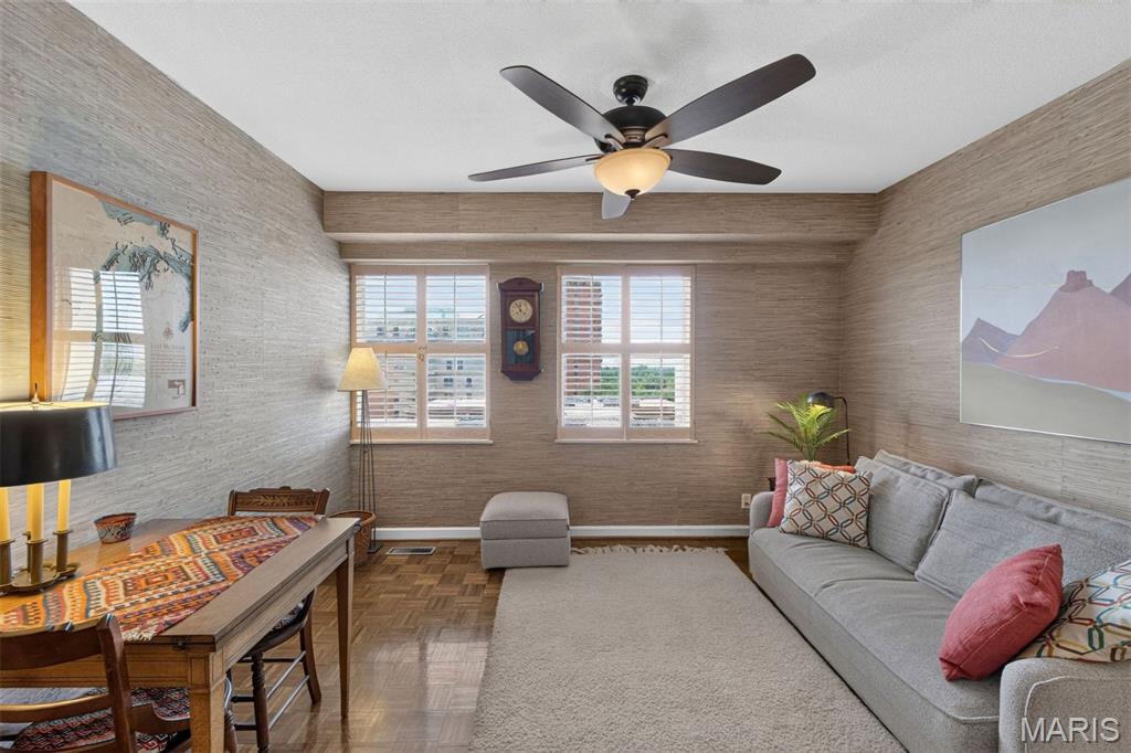710 South Hanley Road, Unit 10A Clayton, MO 63105 - Photo 12 of 33