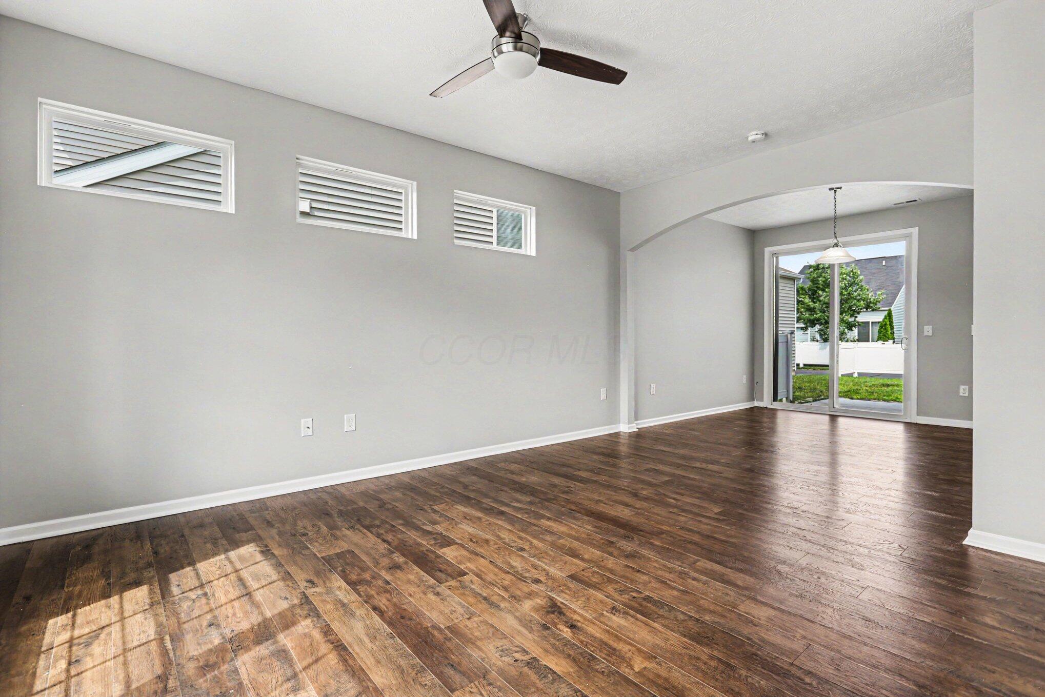 5458 Spring River Avenue Dublin, OH 43016 - Photo 6 of 38 Living Room