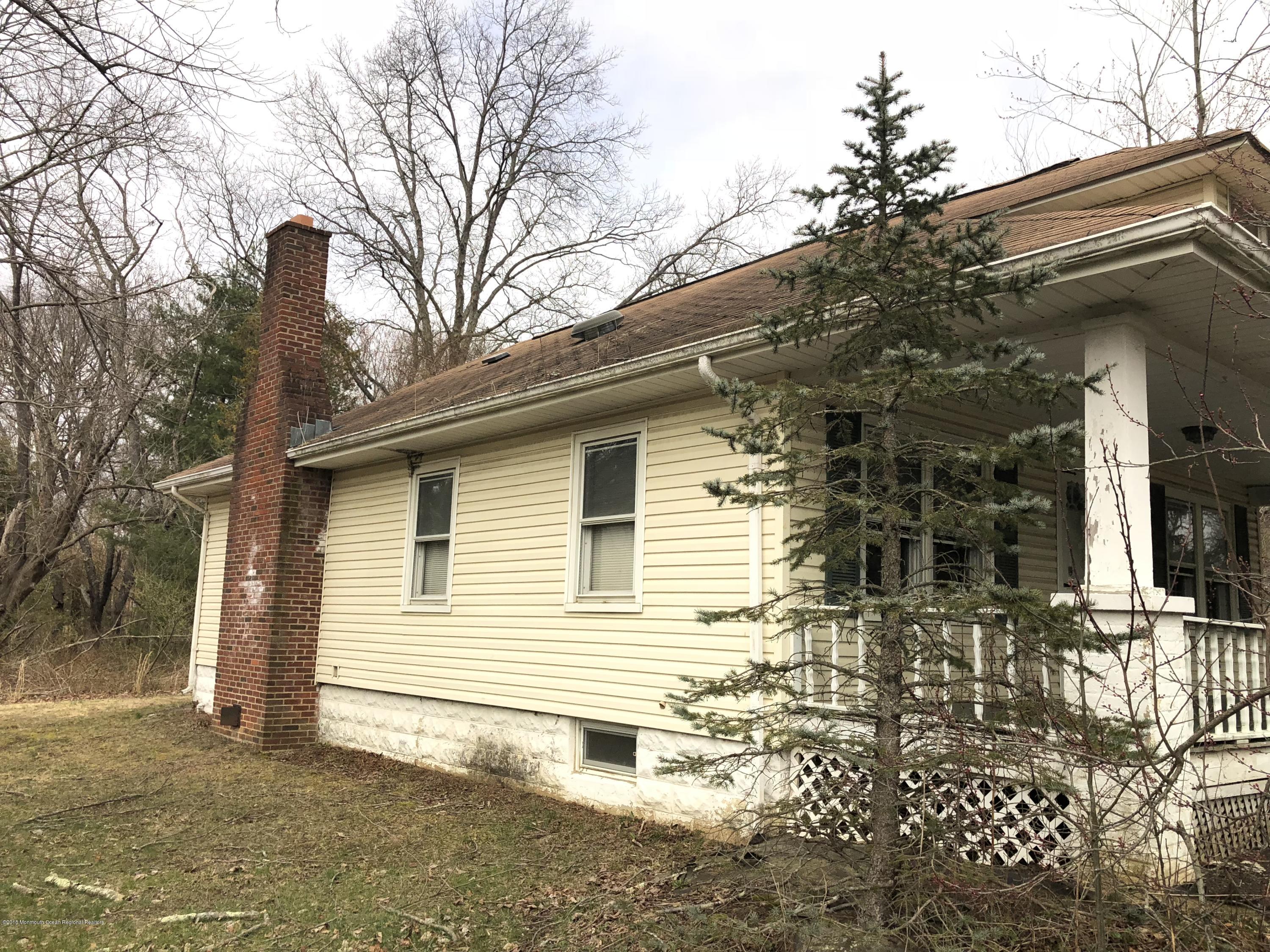 571 Craig Road Manalapan, NJ 07726 - Photo 5 of 6 a view of a house with a yard