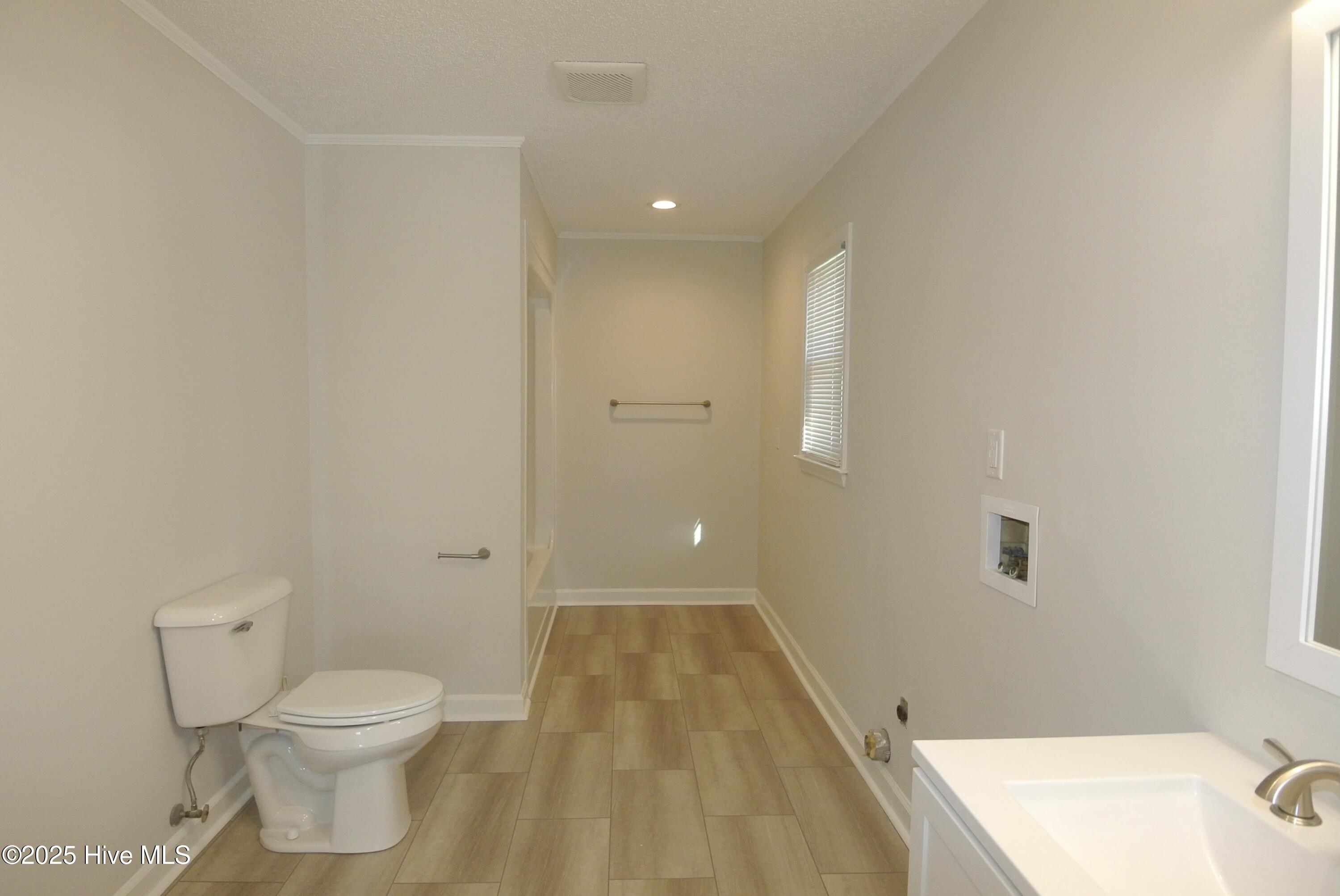 1416 Rhem Avenue New Bern, NC 28560 - Photo 16 of 22 Bathroom