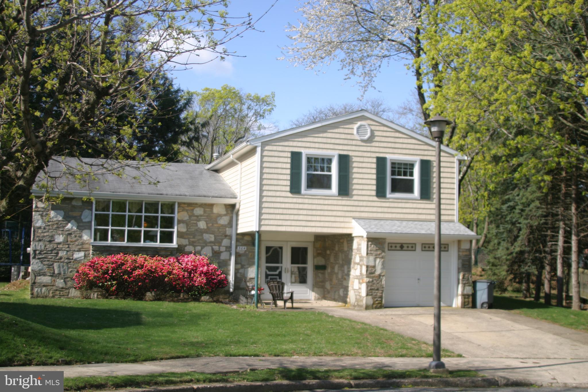504 Pinewood Road Philadelphia, PA 19116 - Photo 1 of 27 Gallery Image 1