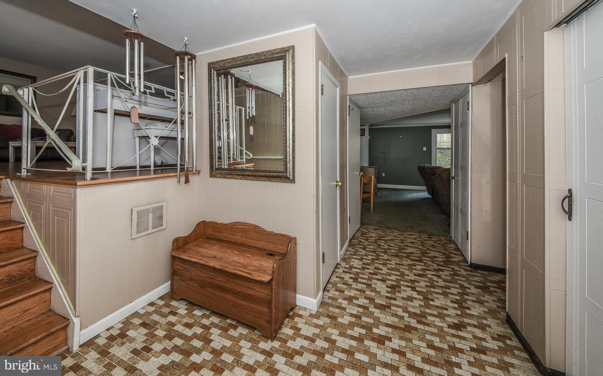 504 Pinewood Road Philadelphia, PA 19116 - Photo 2 of 27 Gallery Image 2
