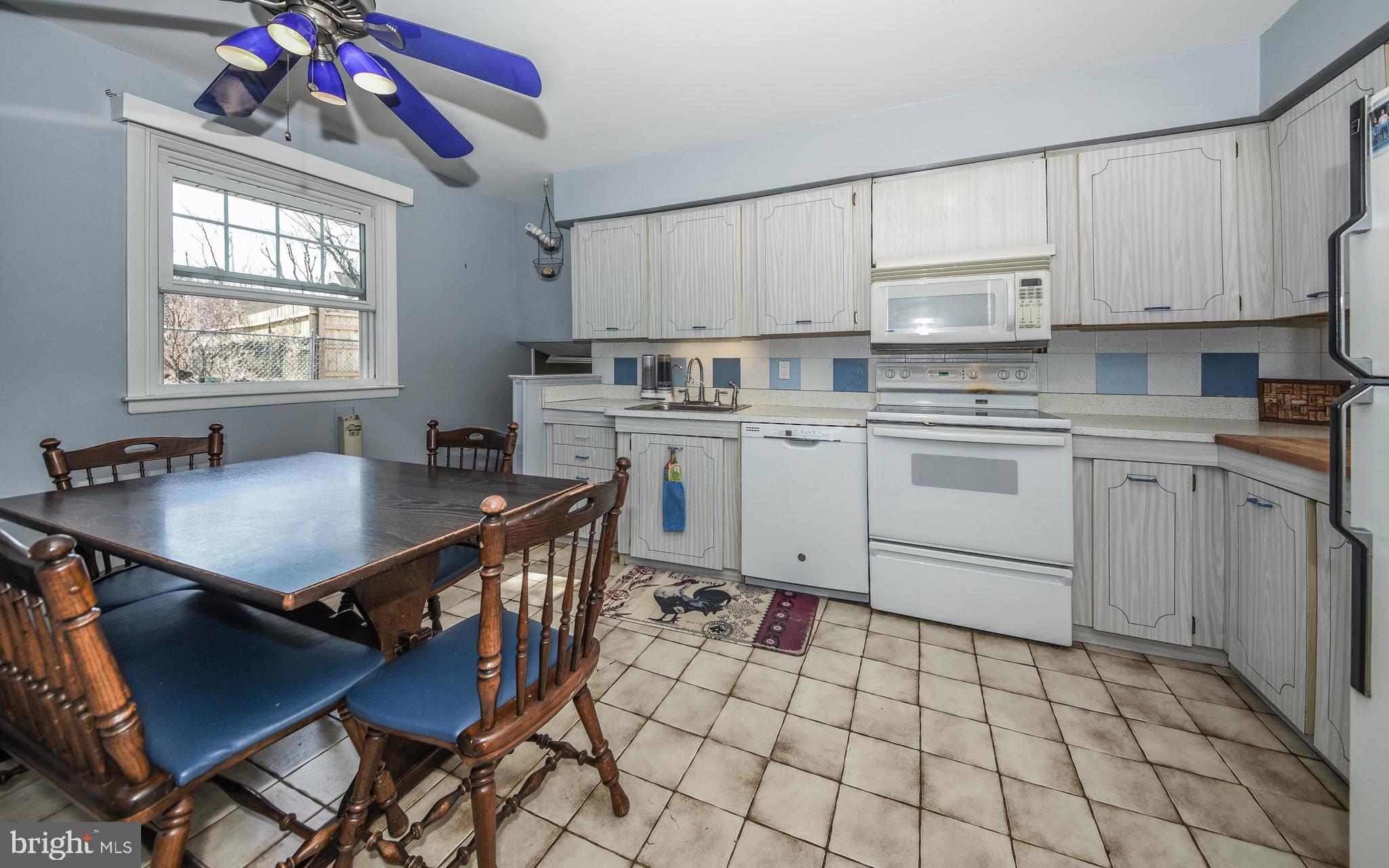 504 Pinewood Road Philadelphia, PA 19116 - Photo 11 of 27 Gallery Image 11