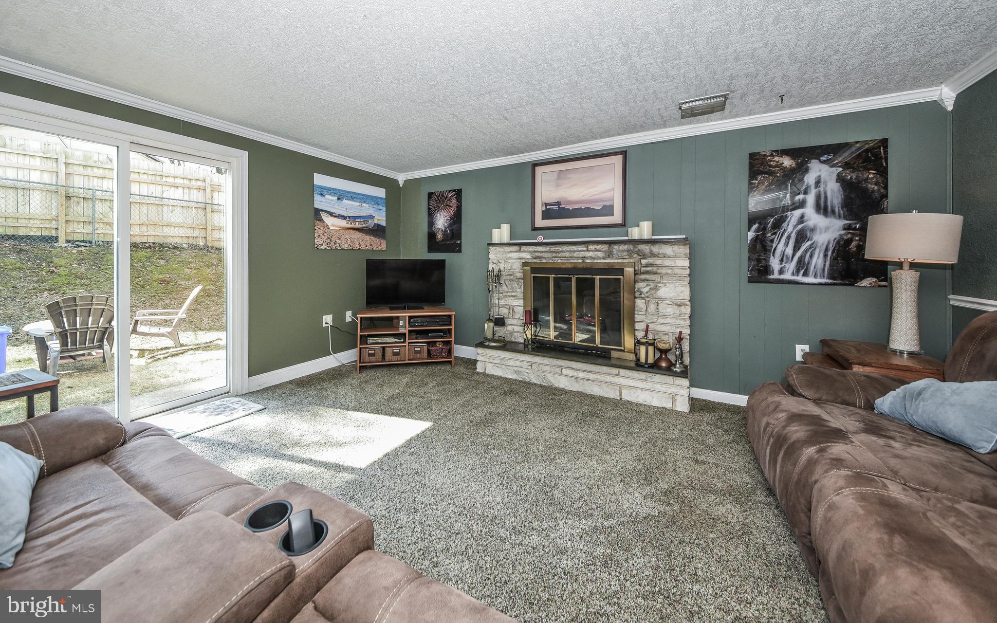 504 Pinewood Road Philadelphia, PA 19116 - Photo 3 of 27 Gallery Image 3