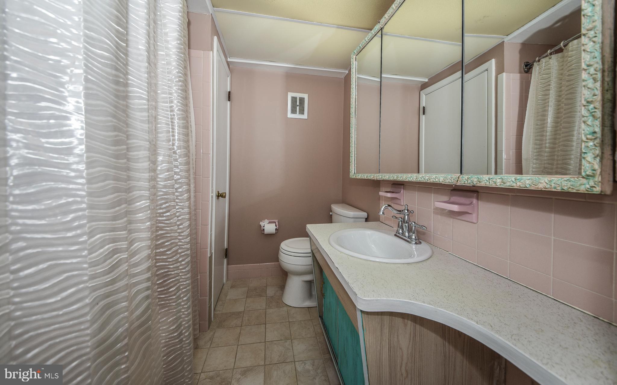 504 Pinewood Road Philadelphia, PA 19116 - Photo 21 of 27 Gallery Image 21