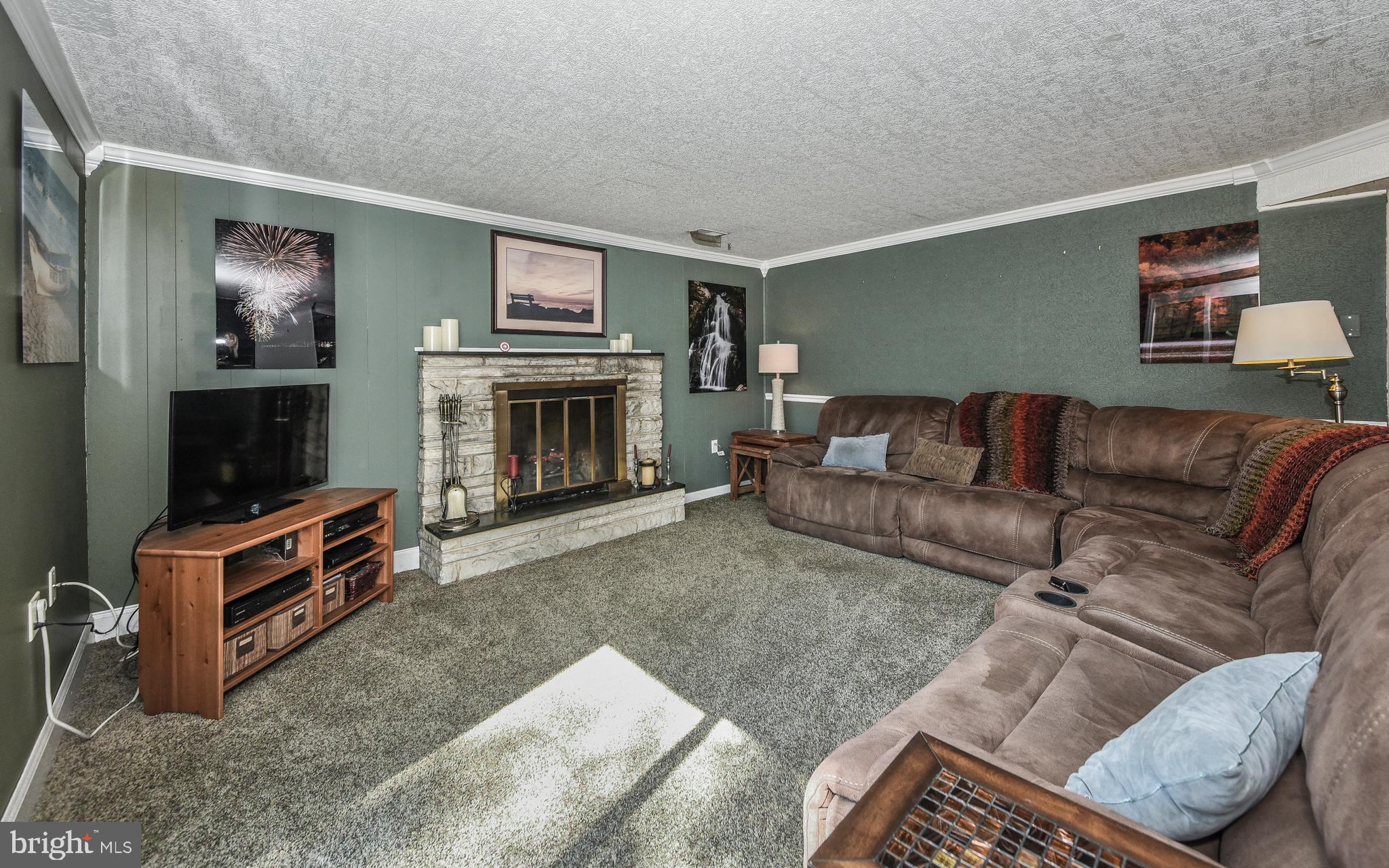 504 Pinewood Road Philadelphia, PA 19116 - Photo 4 of 27 Gallery Image 4
