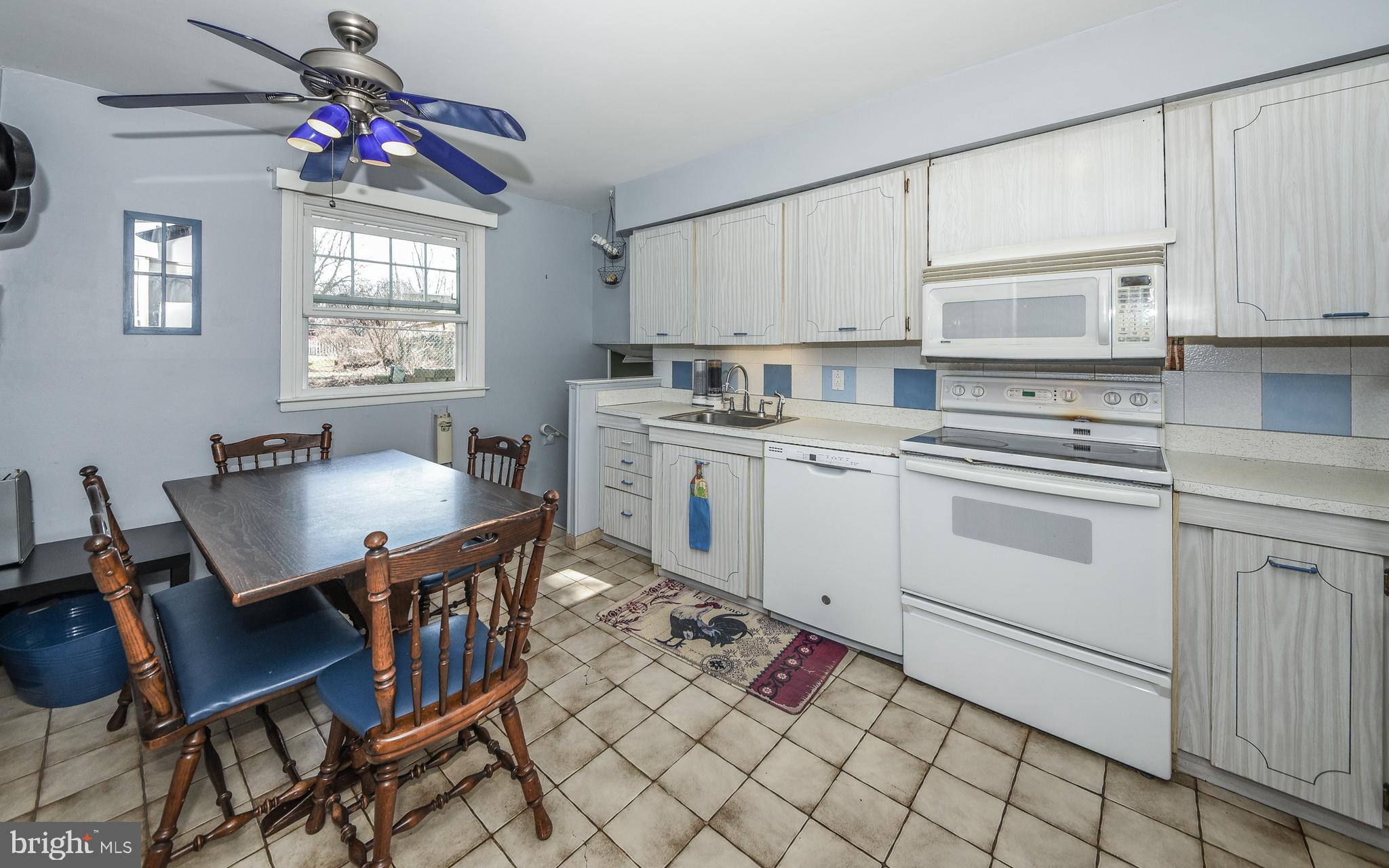 504 Pinewood Road Philadelphia, PA 19116 - Photo 10 of 27 Gallery Image 10