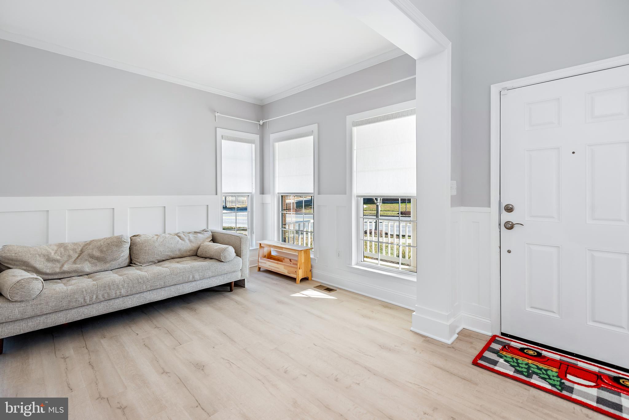 3212 St Marys View Road Accokeek, MD 20607 - Photo 5 of 50 Entry hall/ sitting area