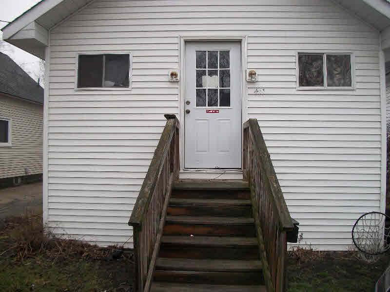 411 Fitzhugh Street Bay City, MI 48708 - Photo 3 of 7 Gallery Image 3