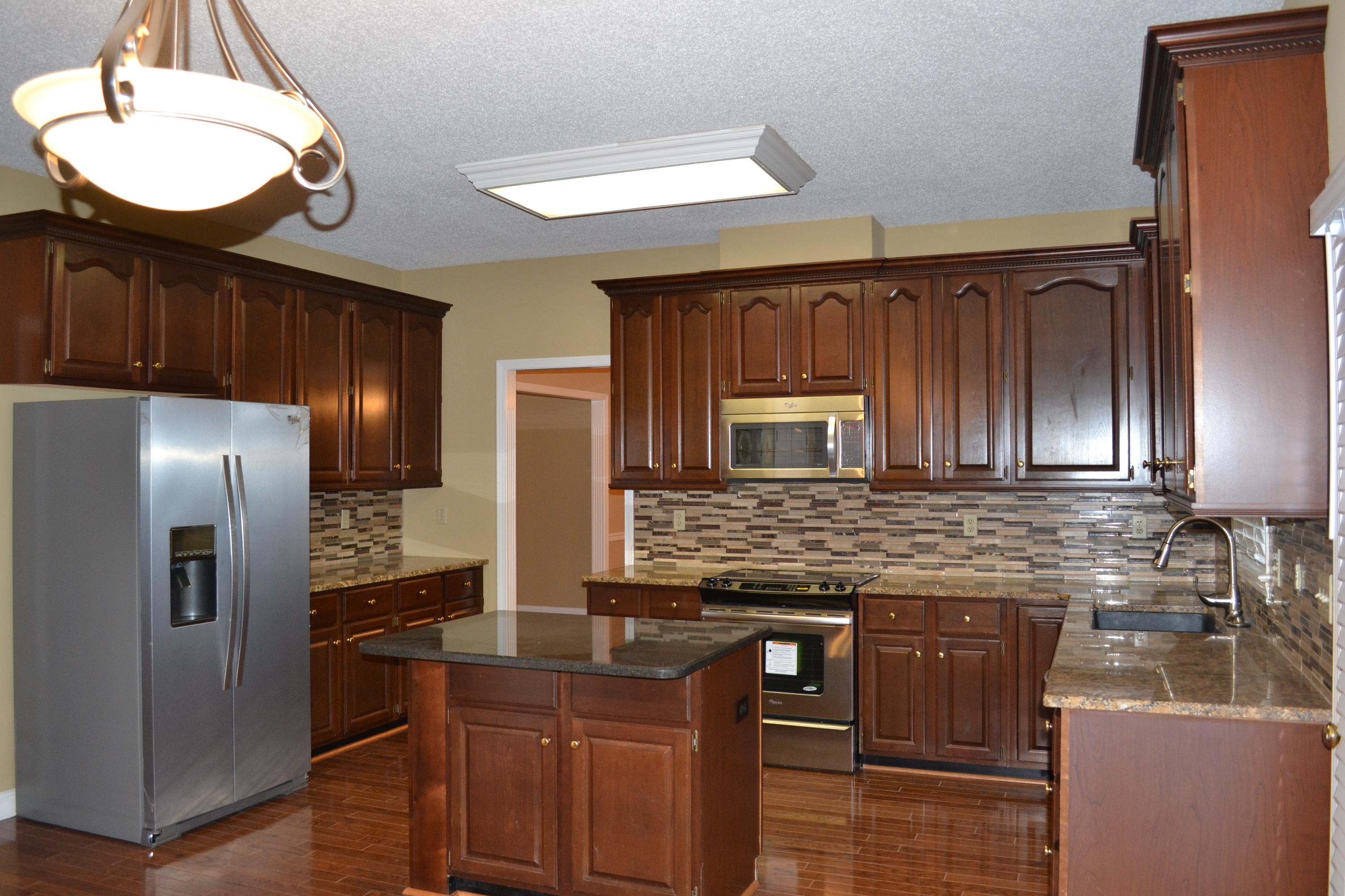 123 Capital Circle Oak Ridge, TN 37830 - Photo 5 of 18 New SS Appliances, New Tile Backsplash