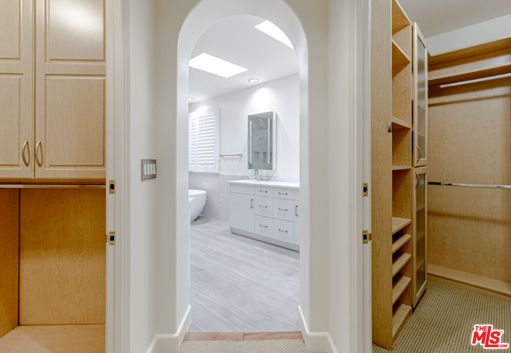 12626 Promontory Road Los Angeles, CA 90049 - Photo 29 of 34 a view of bathroom