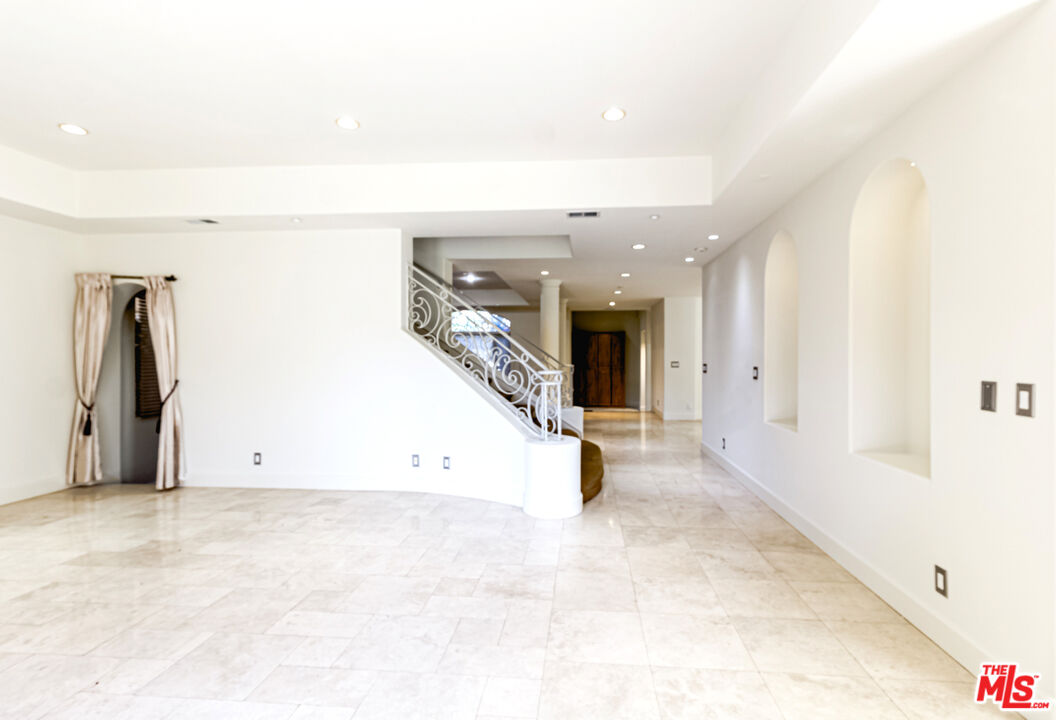 12626 Promontory Road Los Angeles, CA 90049 - Photo 9 of 34 a view of an empty room