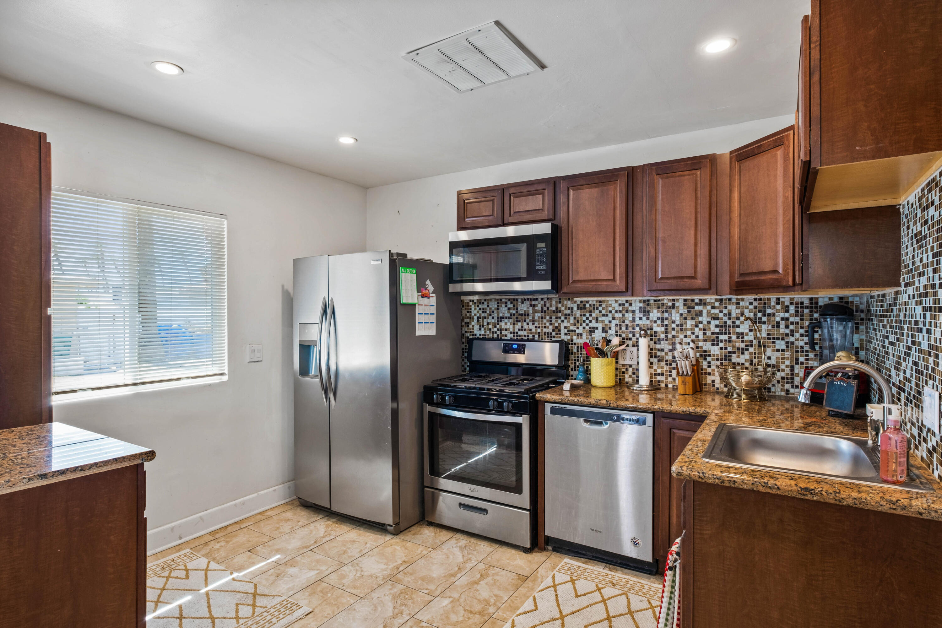 82297 Miles Avenue Indio, CA 92201 - Photo 5 of 14 kitchen