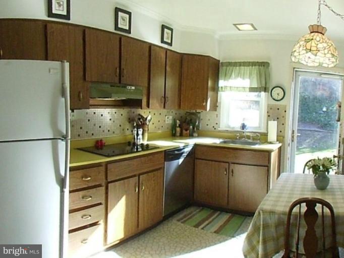 1309 Brixton Road Baltimore, MD 21239 - Photo 5 of 17 Kitchen