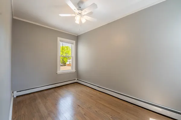 $1,800 | 7041 West Addison Street, Unit 2R, Chicago, IL 60634
