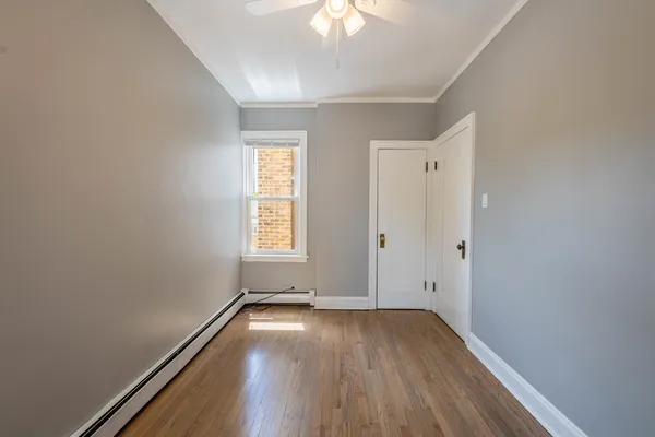 $1,800 | 7041 West Addison Street, Unit 2R, Chicago, IL 60634
