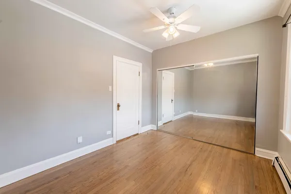 $1,800 | 7041 West Addison Street, Unit 2R, Chicago, IL 60634