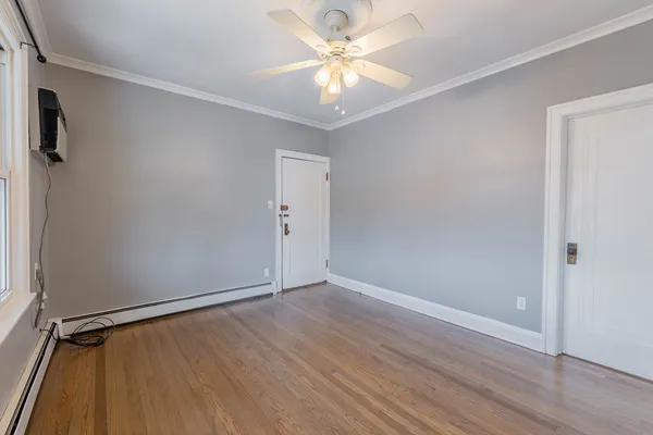 $1,800 | 7041 West Addison Street, Unit 2R, Chicago, IL 60634
