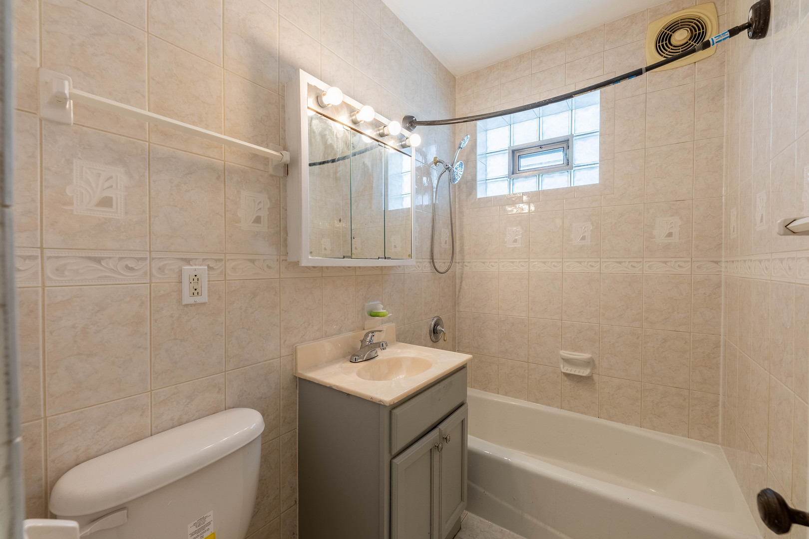 7041 West Addison Street, Unit 2R Chicago, IL 60634 - Photo 18 of 29