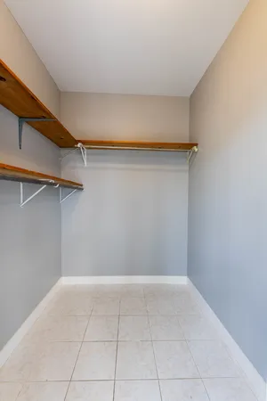 $1,800 | 7041 West Addison Street, Unit 2R, Chicago, IL 60634