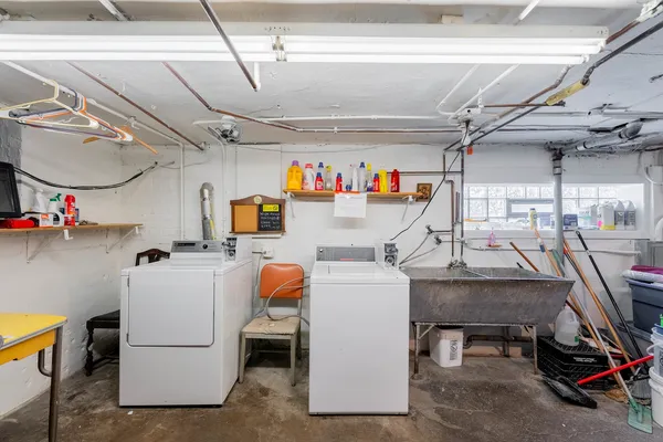 $1,800 | 7041 West Addison Street, Unit 2R, Chicago, IL 60634