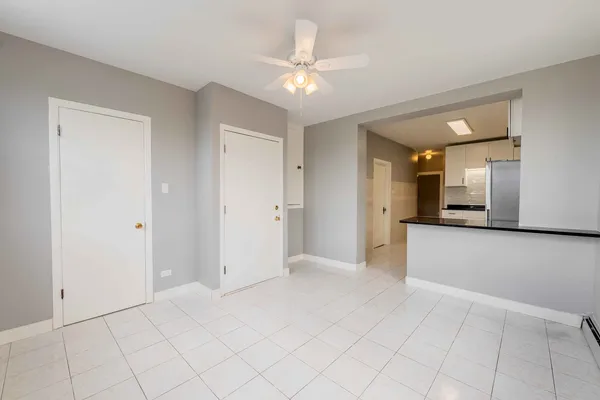 $1,800 | 7041 West Addison Street, Unit 2R, Chicago, IL 60634