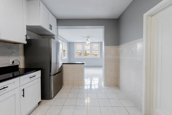 $1,800 | 7041 West Addison Street, Unit 2R, Chicago, IL 60634