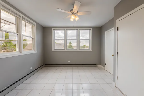 $1,800 | 7041 West Addison Street, Unit 2R, Chicago, IL 60634