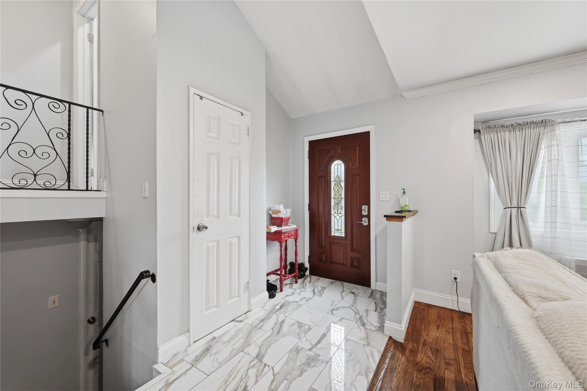 572 Benjamin Road North Babylon, NY 11703 - Photo 12 of 29