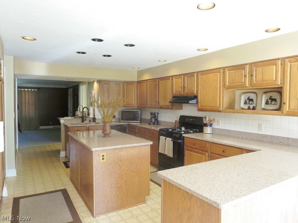 1809 Ridge Road Hinckley, OH 44233 - Photo 8 of 21