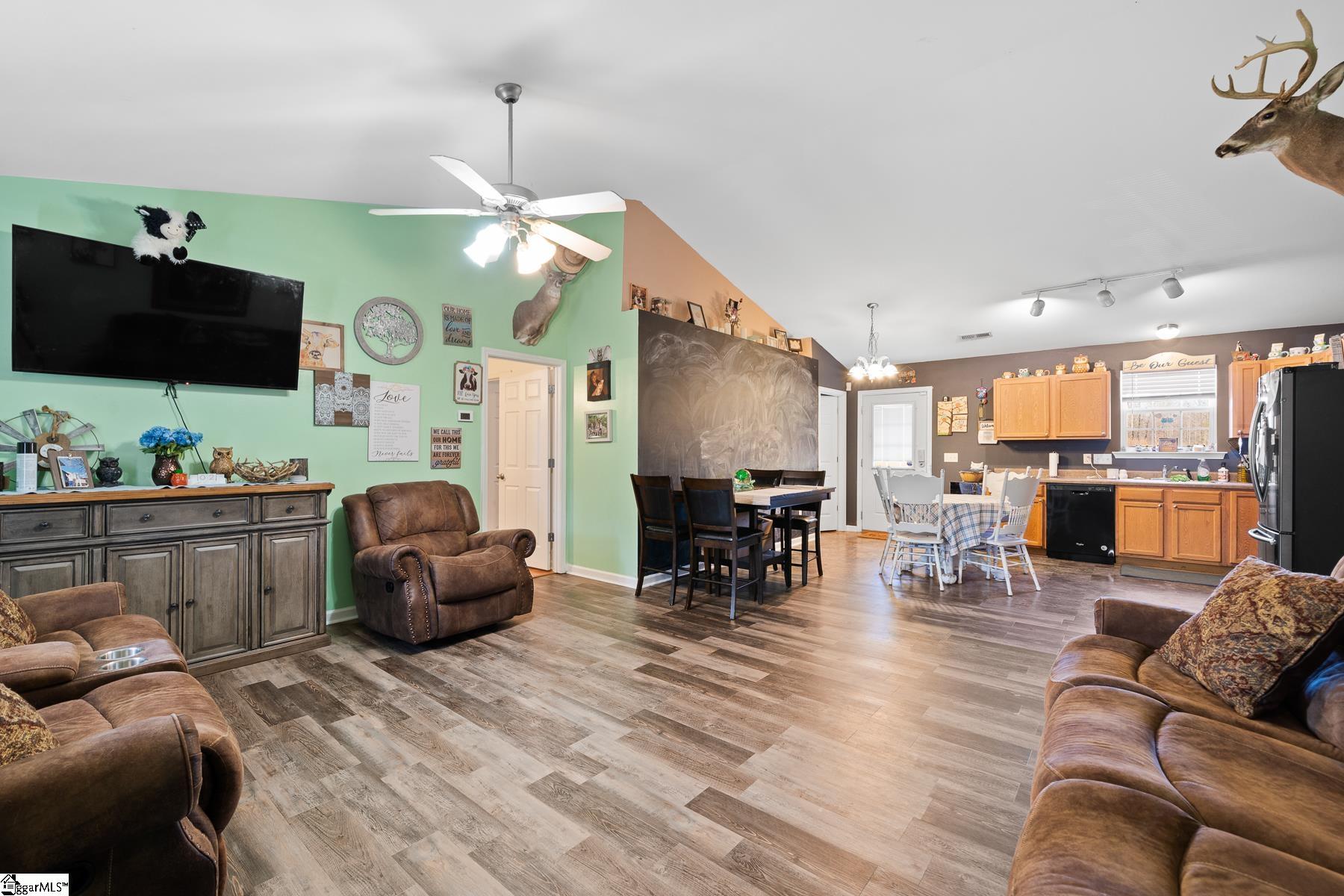 374 Edwards Road Duncan, SC 29365 - Photo 8 of 23