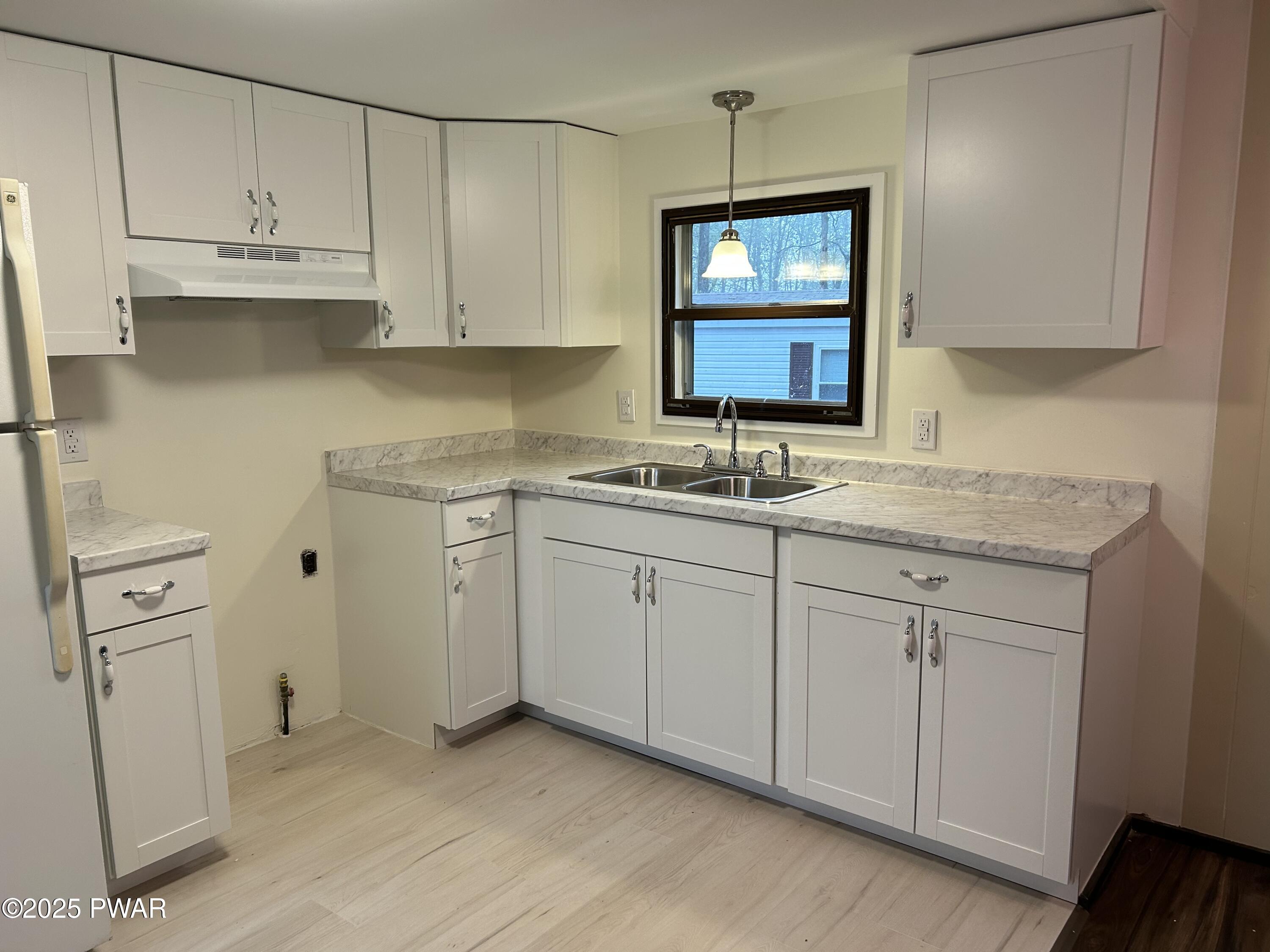126 Middle Road Greentown, PA 18426 - Photo 10 of 32 Kitchen