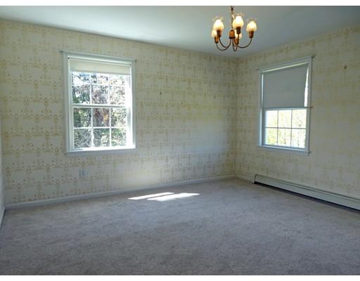 261 Cushman Road Rochester, MA 02770 - Photo 23 of 25 an empty room with a window