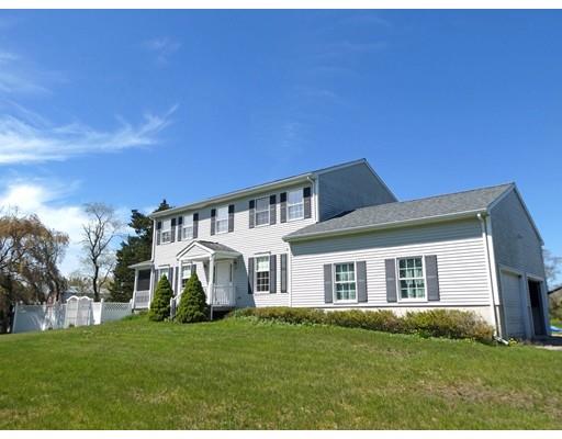 261 Cushman Road Rochester, MA 02770 - Photo 4 of 25 a front view of a house with a garden
