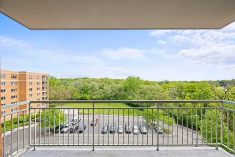 $375,000 | 6807 North Milwaukee Avenue, Unit 601, Niles, IL 60714