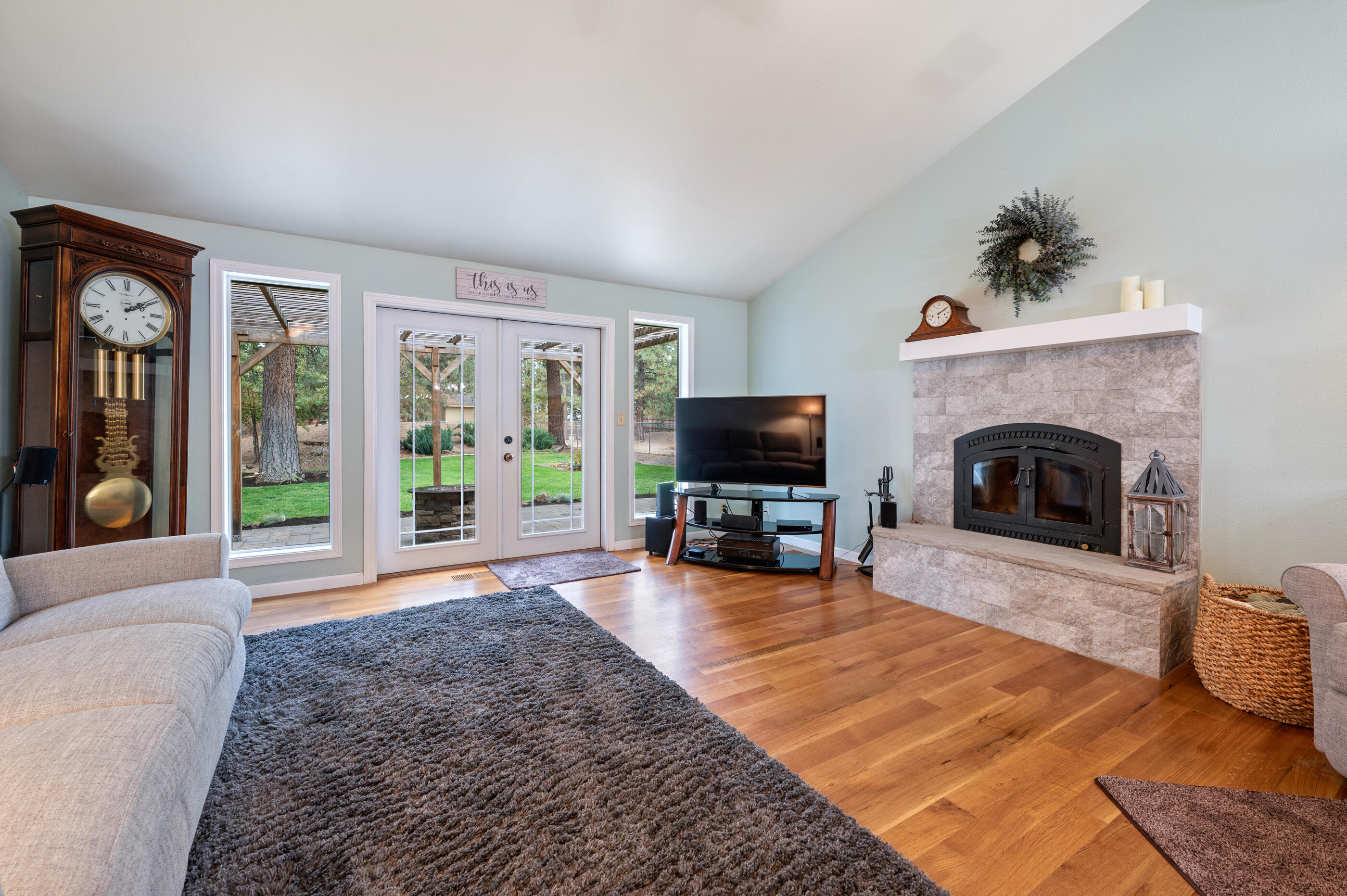 17290 Kingsburg Road Bend, OR 97707 - Photo 14 of 34 a living room with furniture a fireplace and a flat screen tv